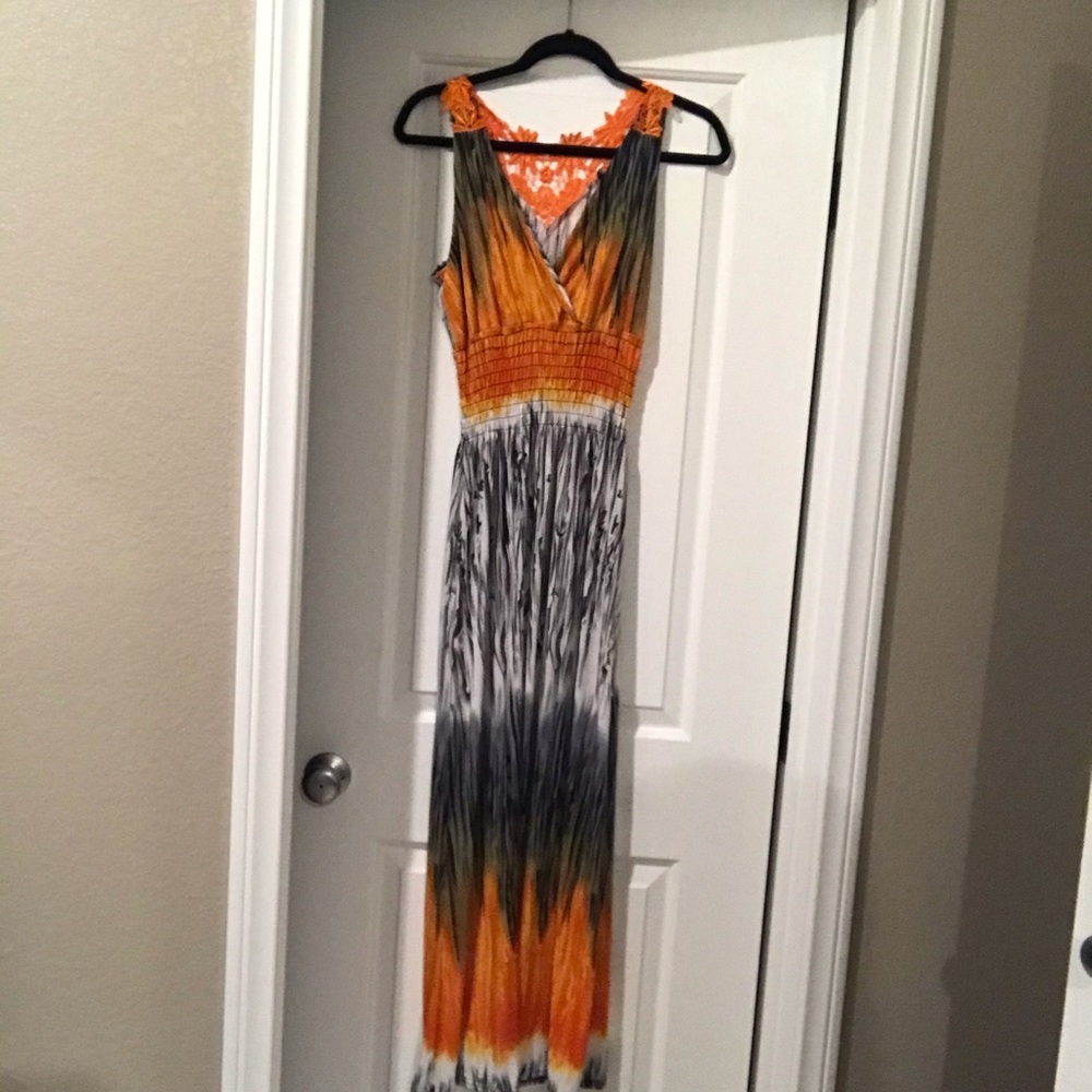 New Maxi Dress - Picture 3 of 4